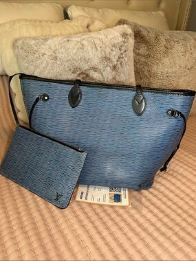 Louis Vuitton Neverfull MM in Denim Blue Epi Leather with COA